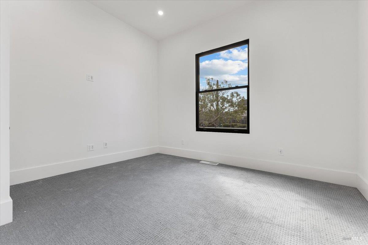 Detail Gallery Image 20 of 74 For 127 Pleasant Ave, Santa Rosa,  CA 95403 - 4 Beds | 4 Baths