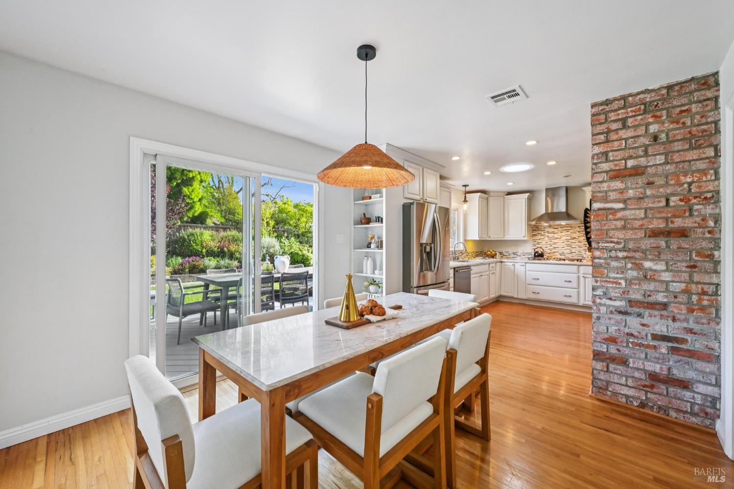 Detail Gallery Image 13 of 46 For 30 Rollingwood Dr, San Rafael,  CA 94901 - 3 Beds | 2 Baths