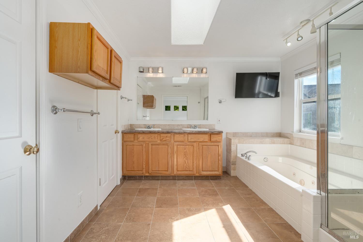 Detail Gallery Image 19 of 34 For 8843 Oakfield Ln, Windsor,  CA 95492 - 4 Beds | 2/1 Baths