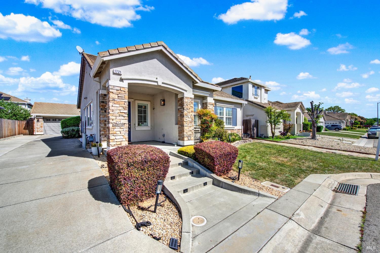 Detail Gallery Image 9 of 63 For 1721 Beale Cir, Suisun City,  CA 94585 - 3 Beds | 2 Baths