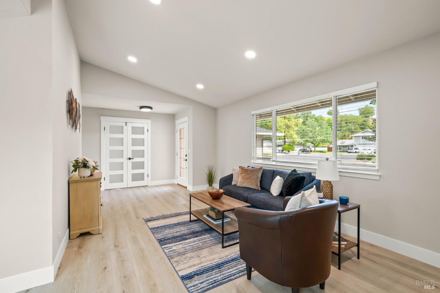 Detail Gallery Image 6 of 44 For 172 Salinas Dr, Vacaville,  CA 95688 - 4 Beds | 2 Baths