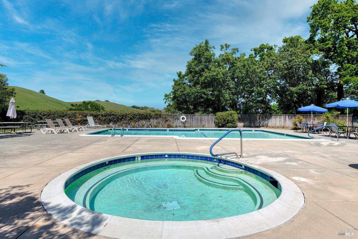 Detail Gallery Image 36 of 38 For 15 Meadow View Dr, Novato,  CA 94949 - 2 Beds | 2 Baths