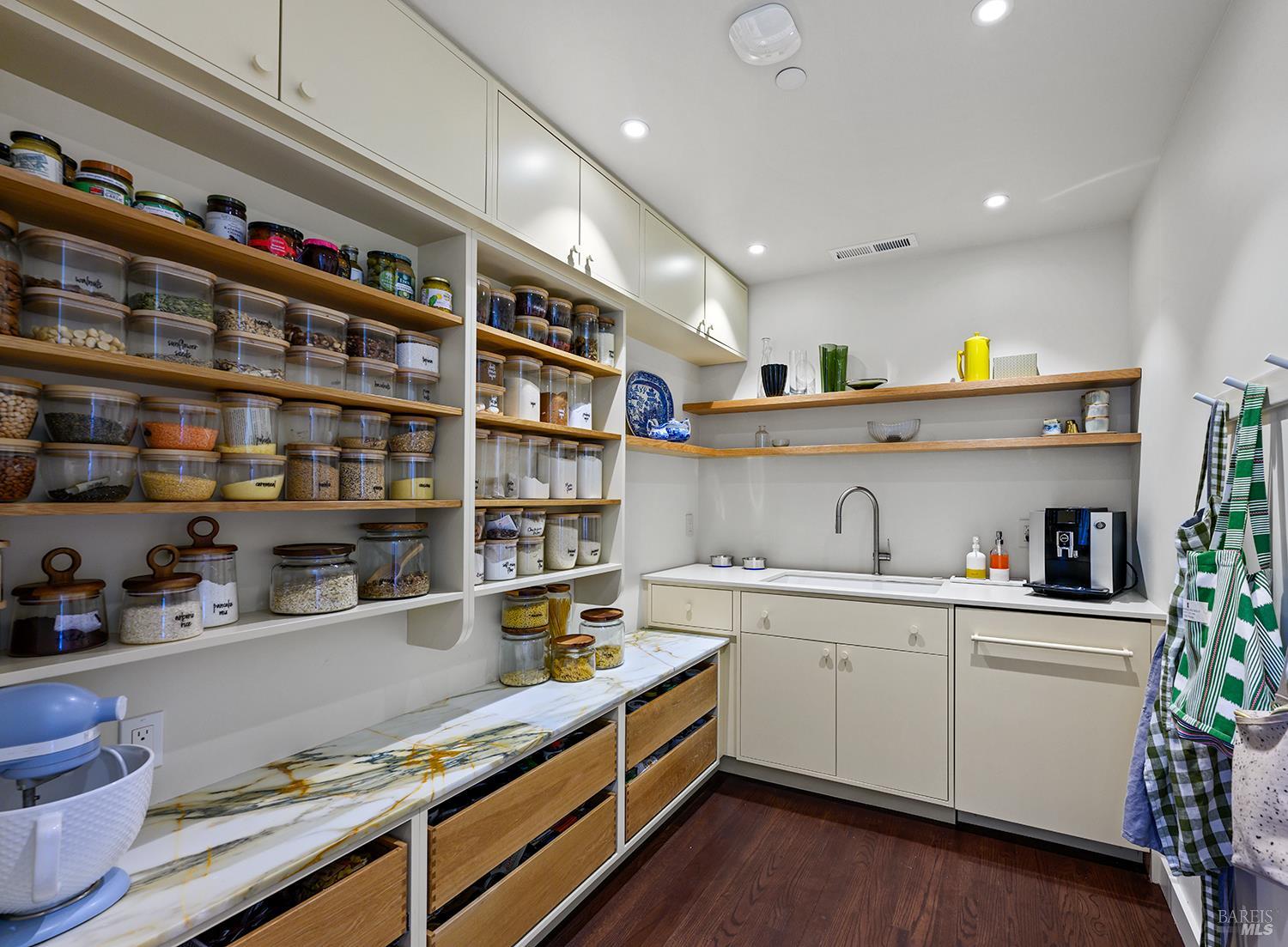 Detail Gallery Image 28 of 69 For 8 Mariposa Ct, Tiburon,  CA 94920 - 4 Beds | 5/2 Baths