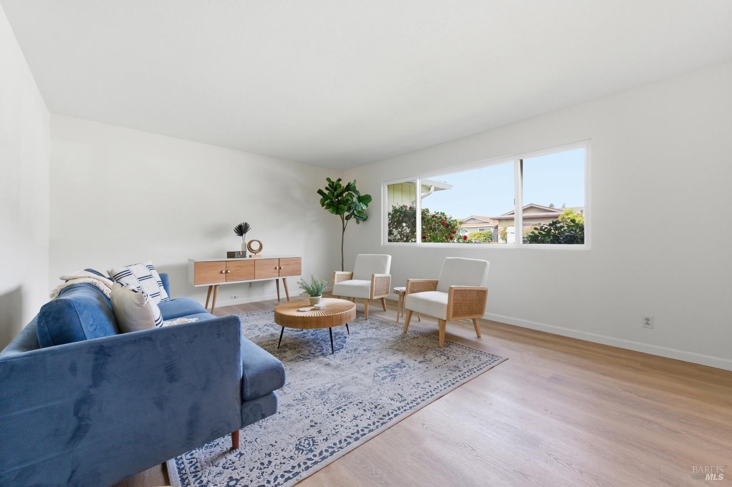 Detail Gallery Image 7 of 34 For 5514 Mulberry Dr, Santa Rosa,  CA 95409 - 4 Beds | 2 Baths