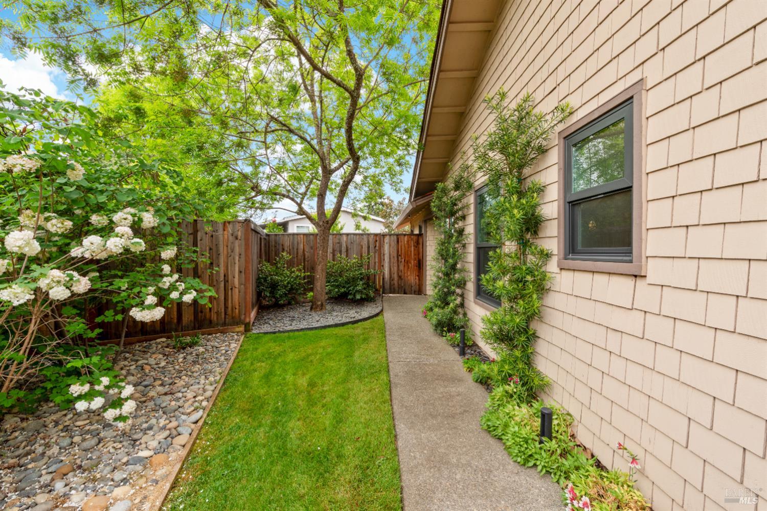 Detail Gallery Image 3 of 69 For 1929 Vintner Ct, Yountville,  CA 94599 - 3 Beds | 2 Baths