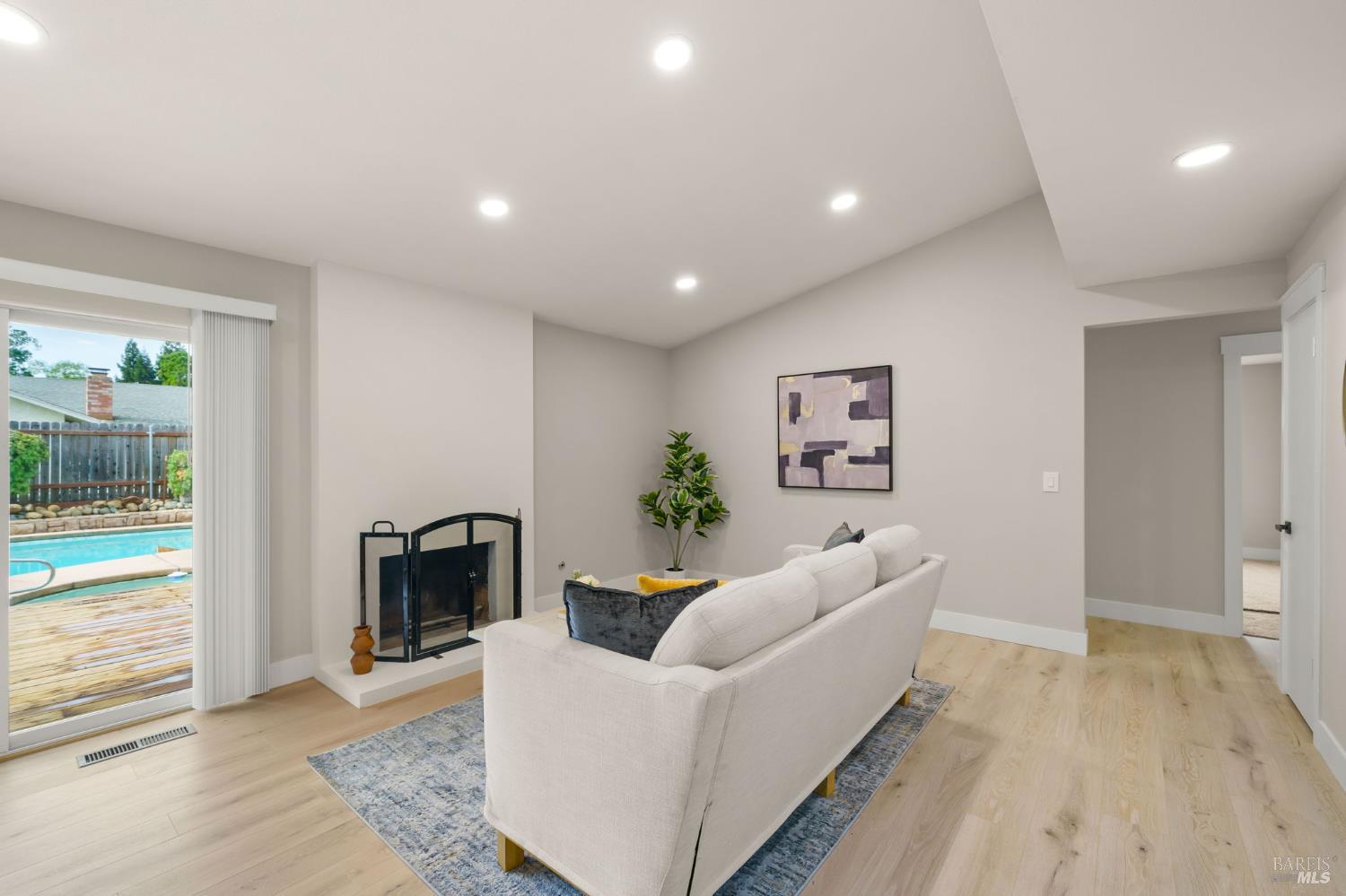 Detail Gallery Image 16 of 44 For 172 Salinas Dr, Vacaville,  CA 95688 - 4 Beds | 2 Baths