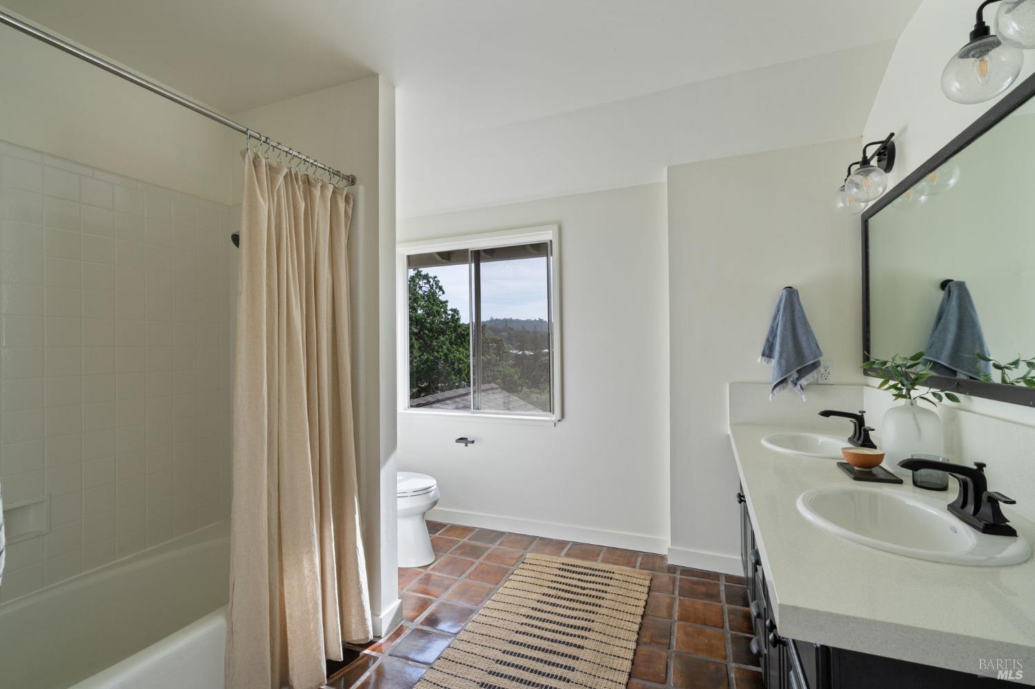 Detail Gallery Image 37 of 58 For 21 Hillside Ave, Kentfield,  CA 94904 - 5 Beds | 3/1 Baths