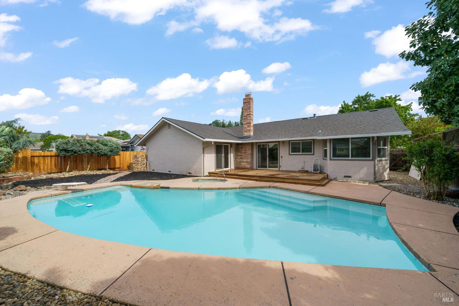 Detail Gallery Image 35 of 44 For 172 Salinas Dr, Vacaville,  CA 95688 - 4 Beds | 2 Baths