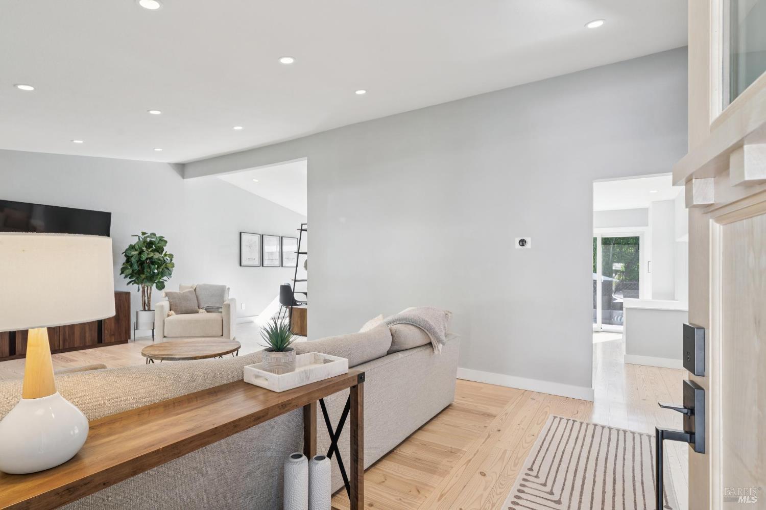 Detail Gallery Image 6 of 58 For 1372 Larkin Dr, Sonoma,  CA 95476 - 3 Beds | 3 Baths