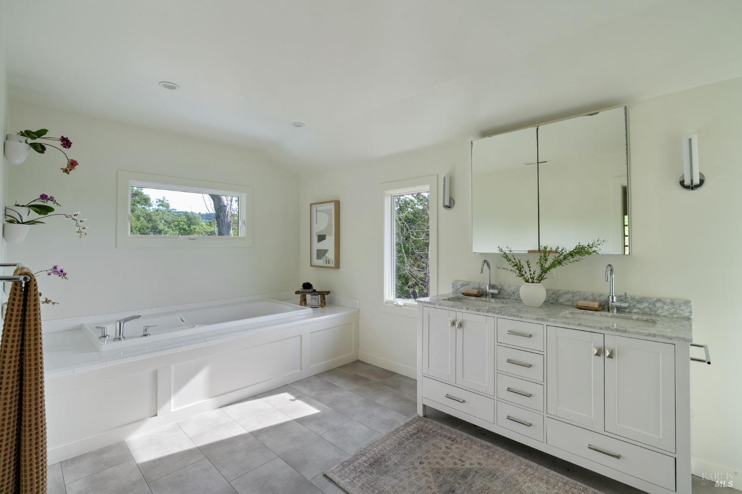 Detail Gallery Image 31 of 58 For 21 Hillside Ave, Kentfield,  CA 94904 - 5 Beds | 3/1 Baths