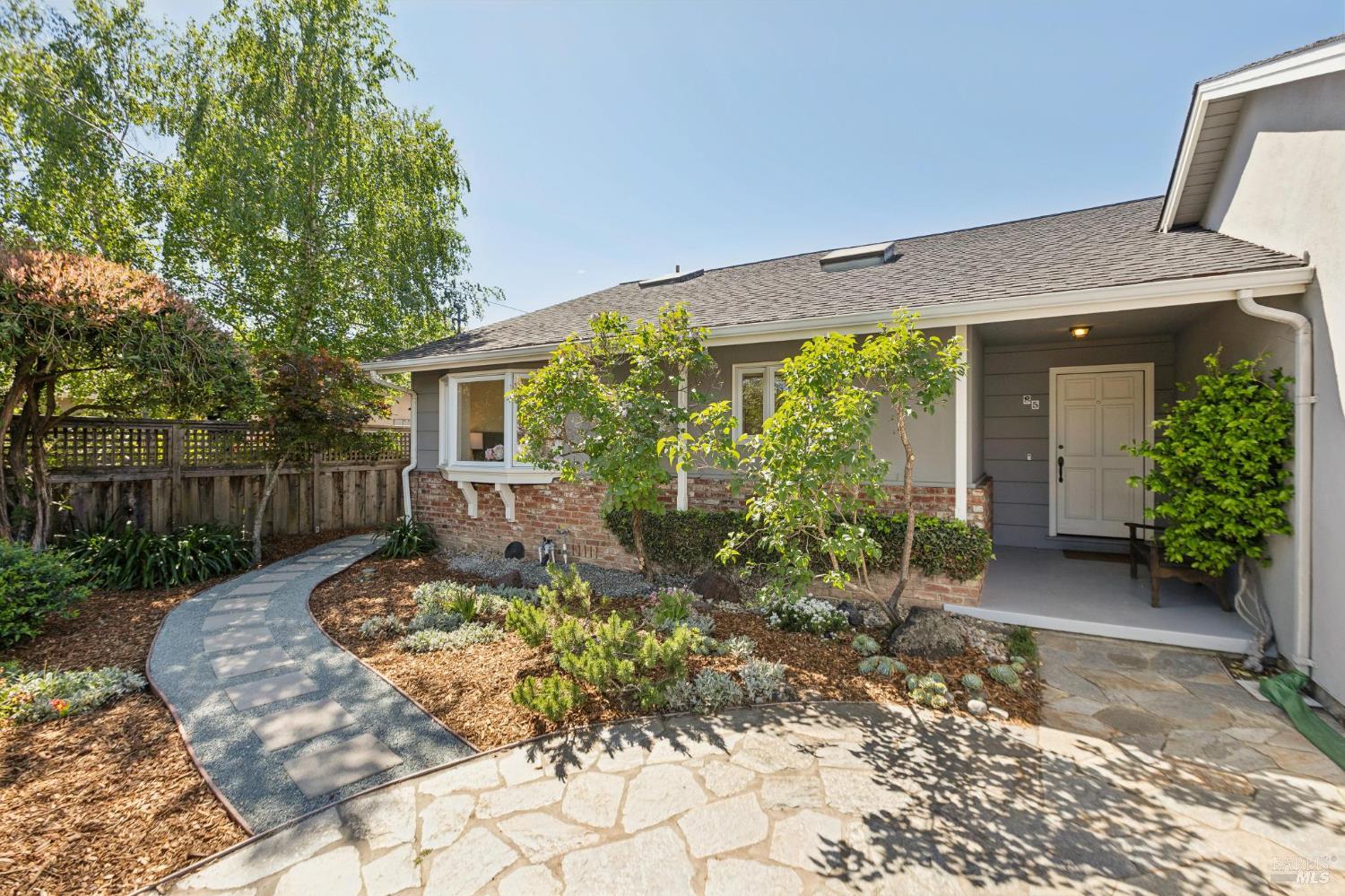 Detail Gallery Image 8 of 62 For 85 Berens Dr, Kentfield,  CA 94904 - 3 Beds | 2 Baths