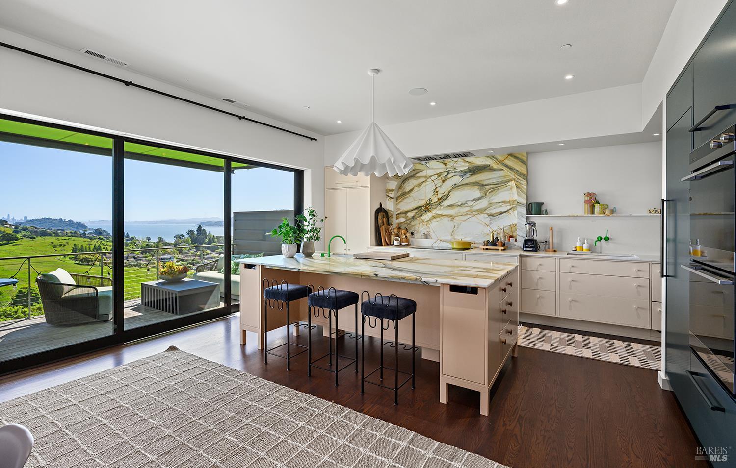 Detail Gallery Image 25 of 69 For 8 Mariposa Ct, Tiburon,  CA 94920 - 4 Beds | 5/2 Baths