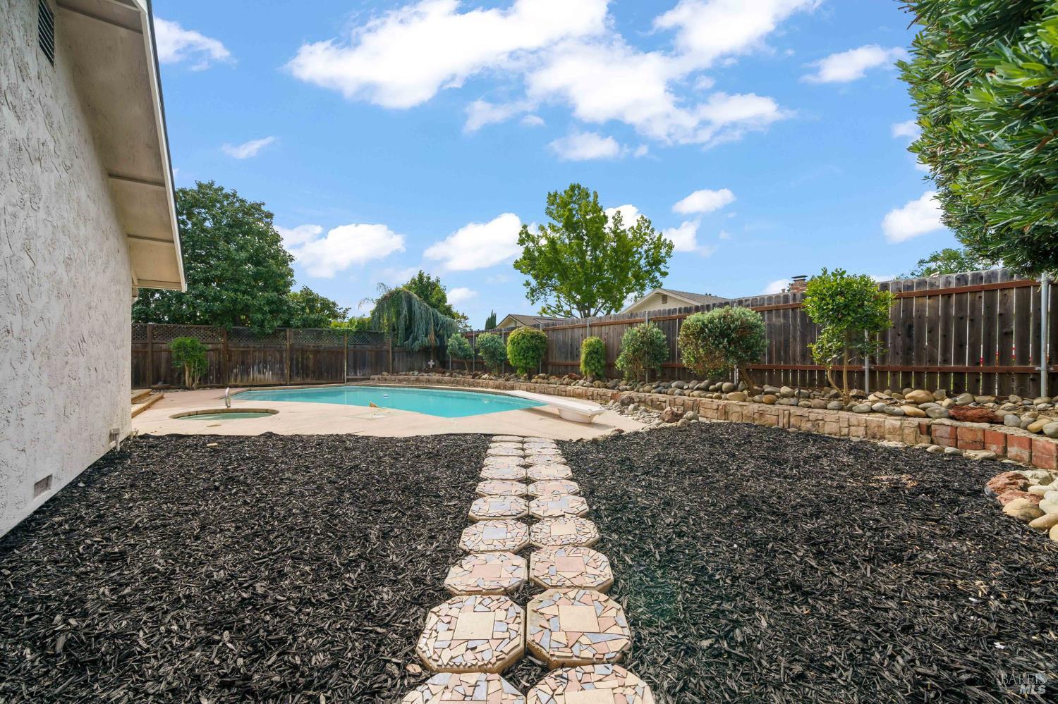 Detail Gallery Image 37 of 44 For 172 Salinas Dr, Vacaville,  CA 95688 - 4 Beds | 2 Baths