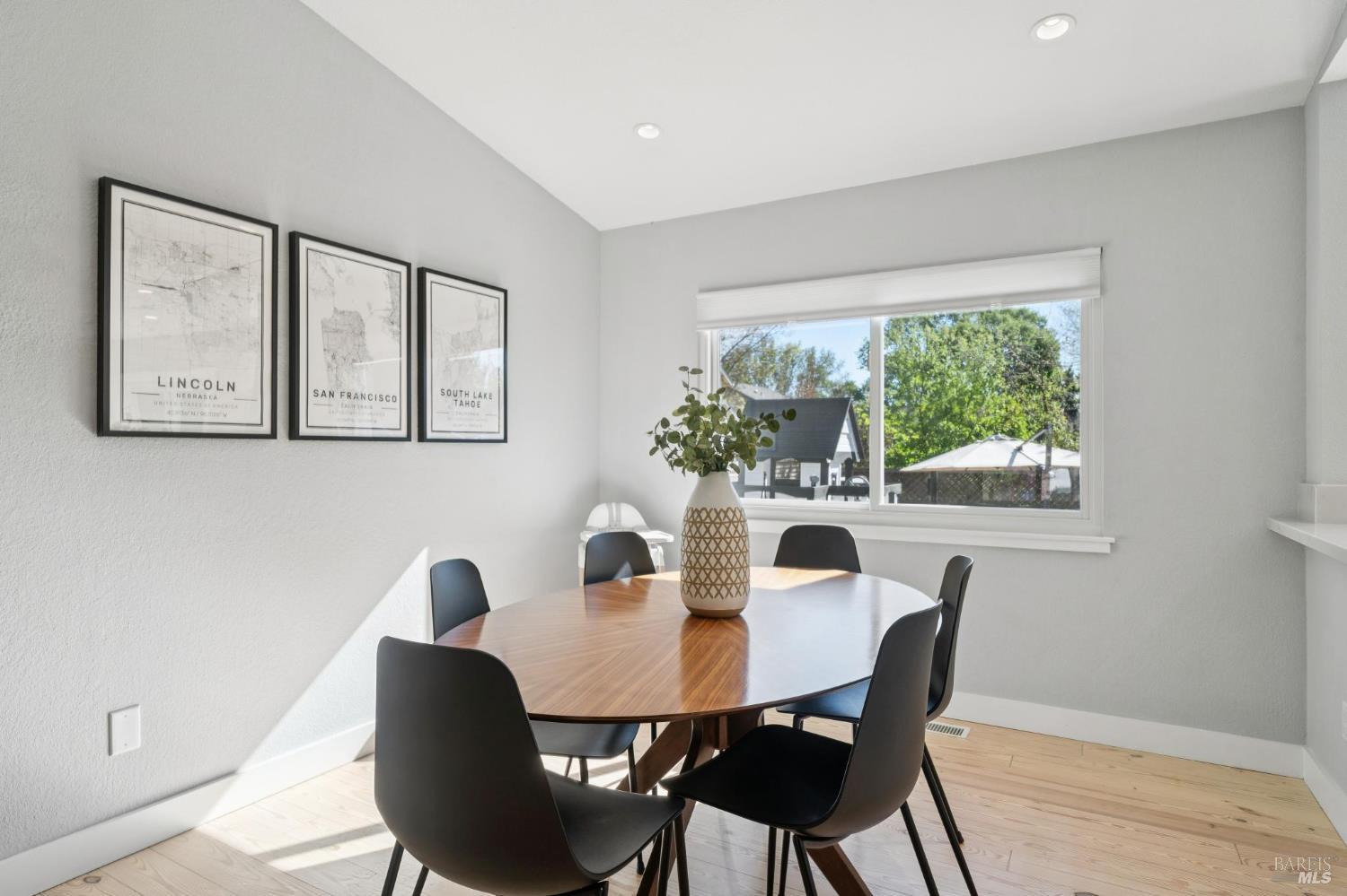 Detail Gallery Image 11 of 58 For 1372 Larkin Dr, Sonoma,  CA 95476 - 3 Beds | 3 Baths