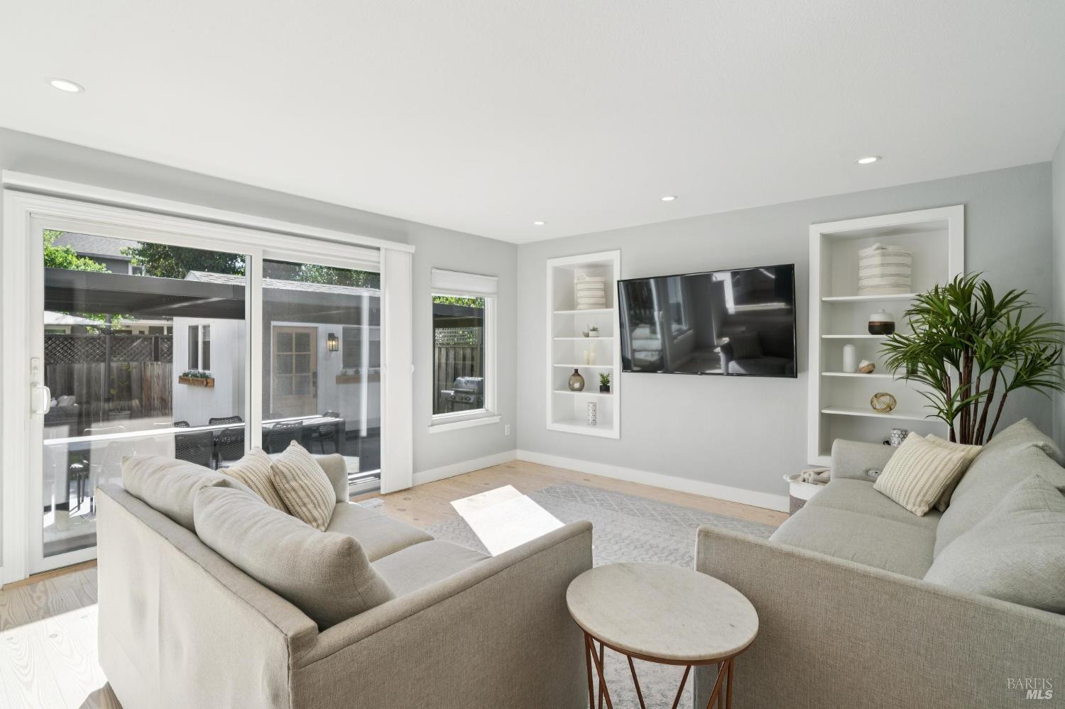 Detail Gallery Image 21 of 58 For 1372 Larkin Dr, Sonoma,  CA 95476 - 3 Beds | 3 Baths