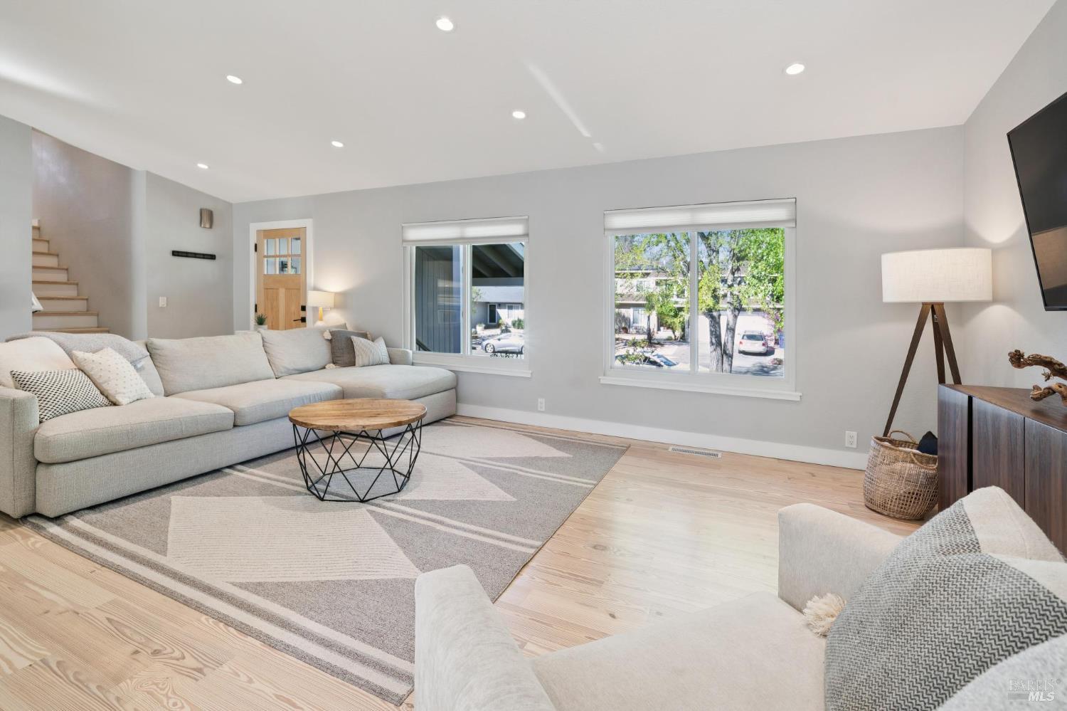 Detail Gallery Image 8 of 58 For 1372 Larkin Dr, Sonoma,  CA 95476 - 3 Beds | 3 Baths