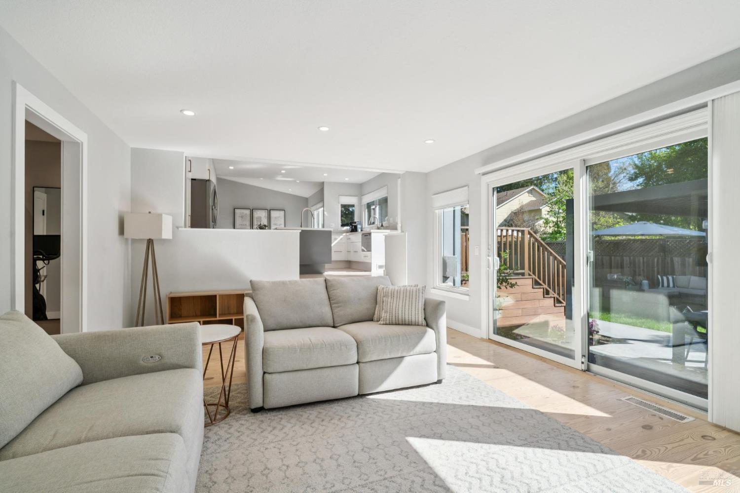 Detail Gallery Image 23 of 58 For 1372 Larkin Dr, Sonoma,  CA 95476 - 3 Beds | 3 Baths