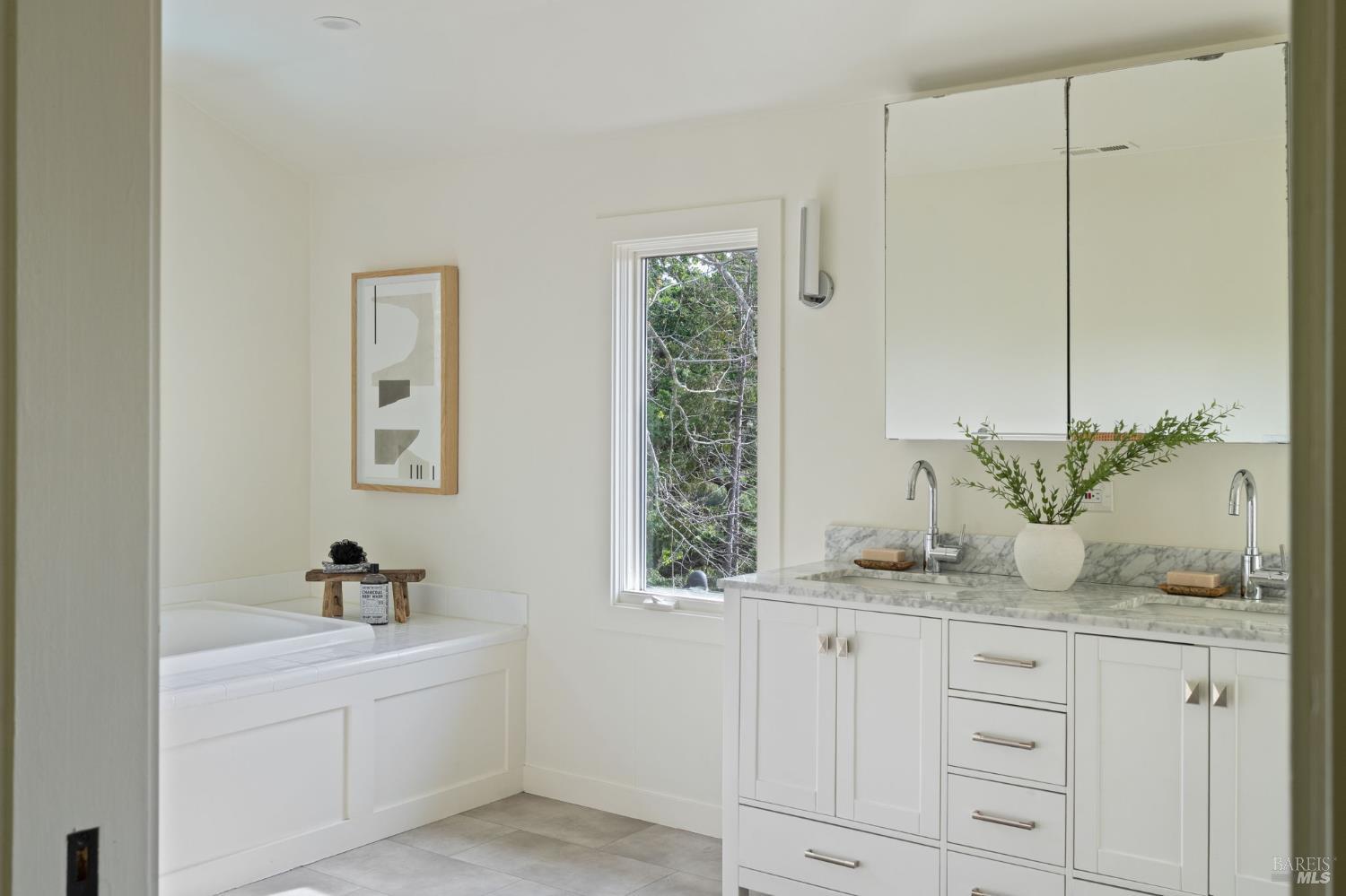 Detail Gallery Image 30 of 58 For 21 Hillside Ave, Kentfield,  CA 94904 - 5 Beds | 3/1 Baths