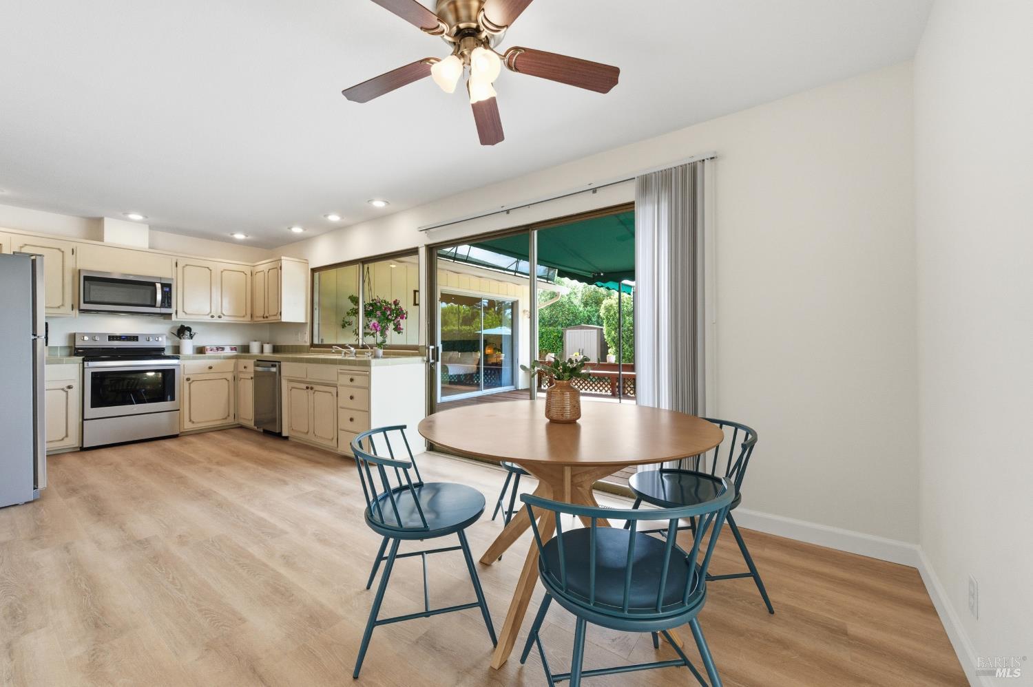 Detail Gallery Image 8 of 34 For 5514 Mulberry Dr, Santa Rosa,  CA 95409 - 4 Beds | 2 Baths