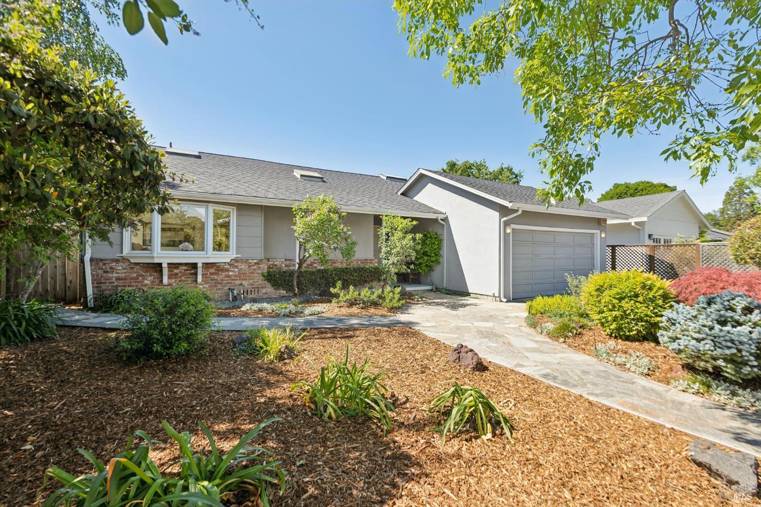 Detail Gallery Image 7 of 62 For 85 Berens Dr, Kentfield,  CA 94904 - 3 Beds | 2 Baths