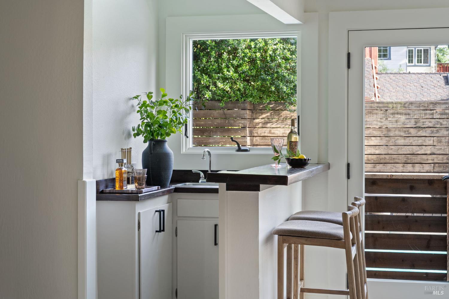 Detail Gallery Image 21 of 58 For 21 Hillside Ave, Kentfield,  CA 94904 - 5 Beds | 3/1 Baths