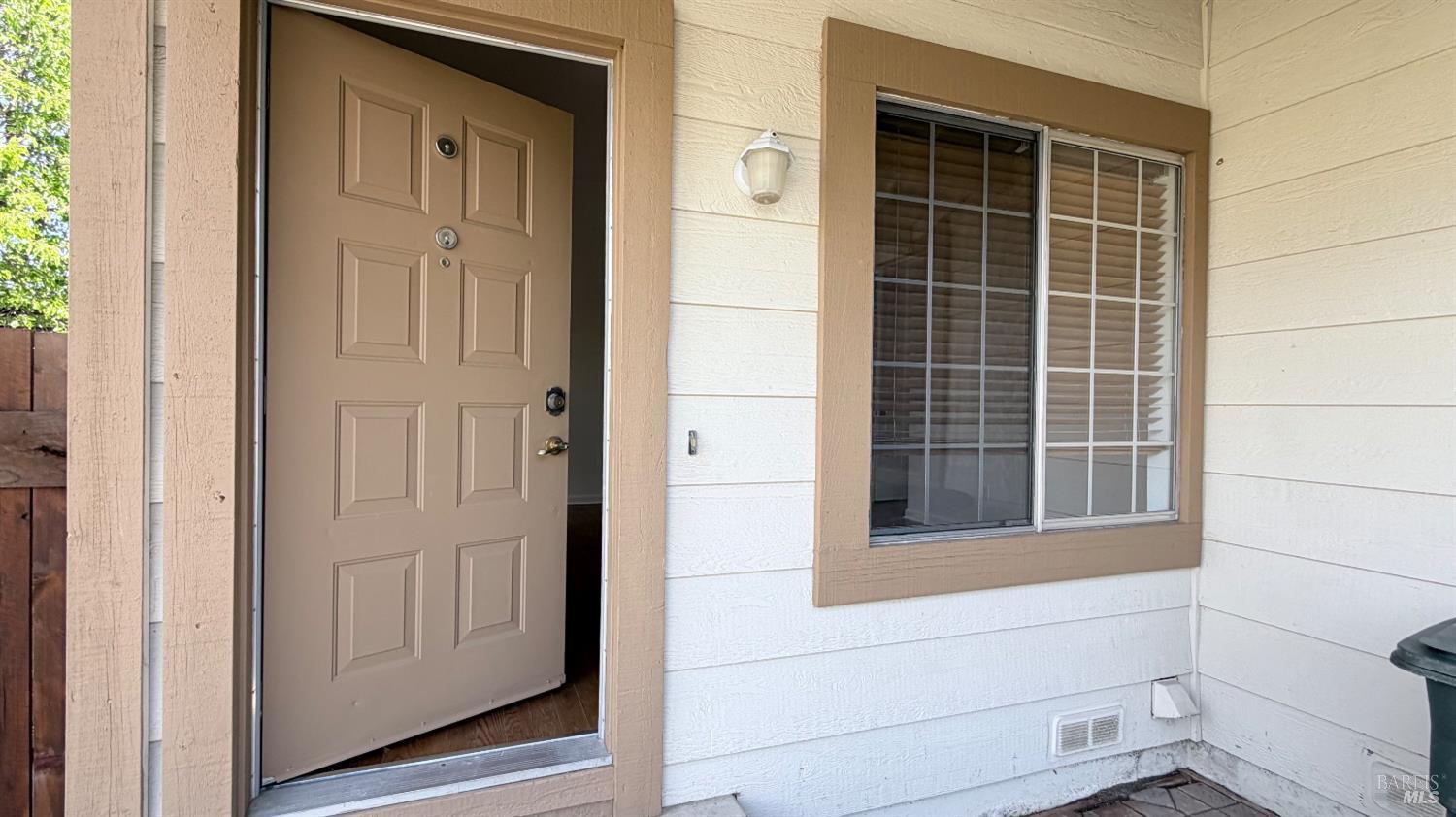 Detail Gallery Image 4 of 32 For 1775 Northstar Dr, Petaluma,  CA 94954 - 2 Beds | 2 Baths