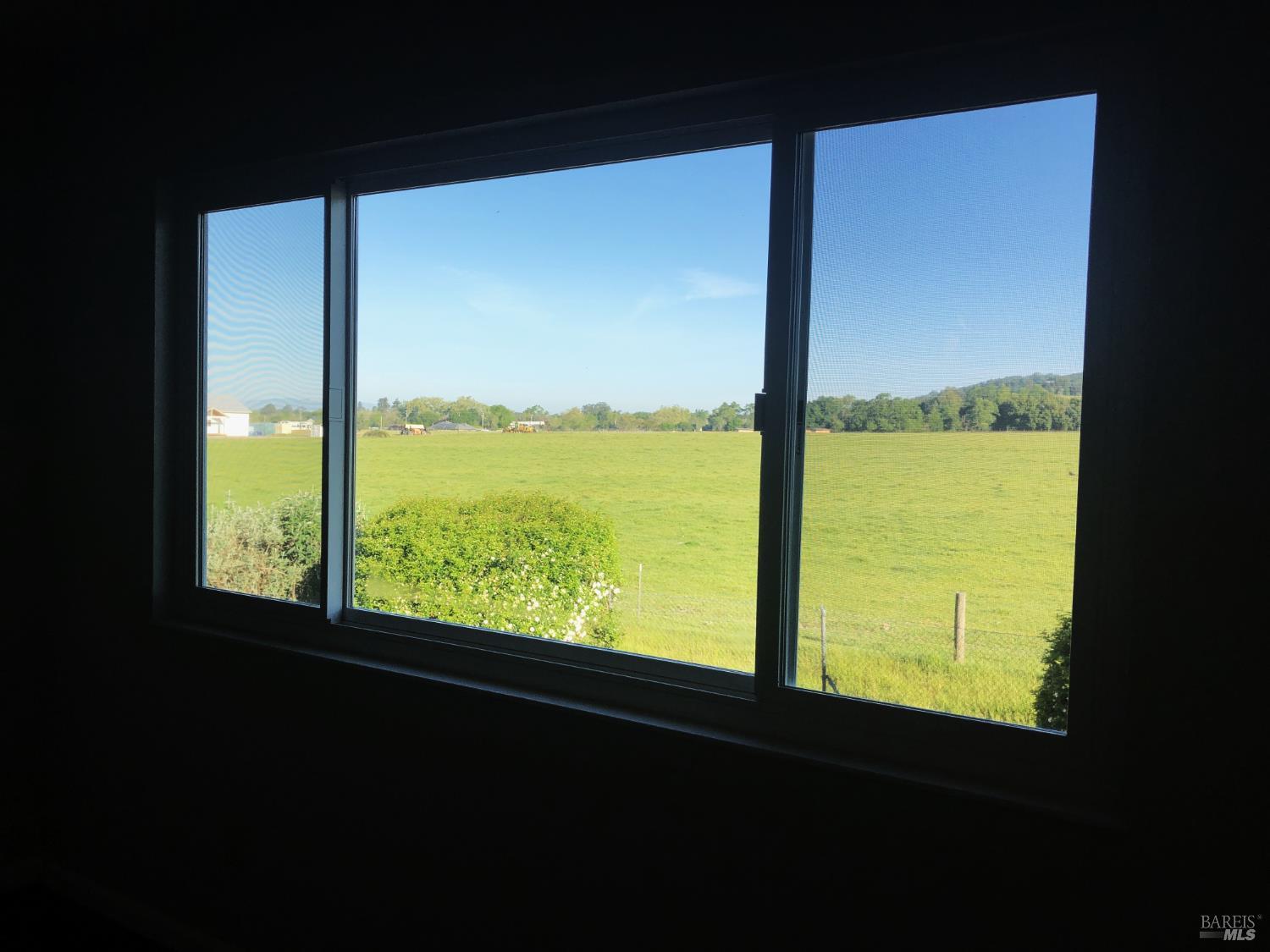 Detail Gallery Image 17 of 24 For 1508 Gladstone Way, Rohnert Park,  CA 94928 - 4 Beds | 2 Baths