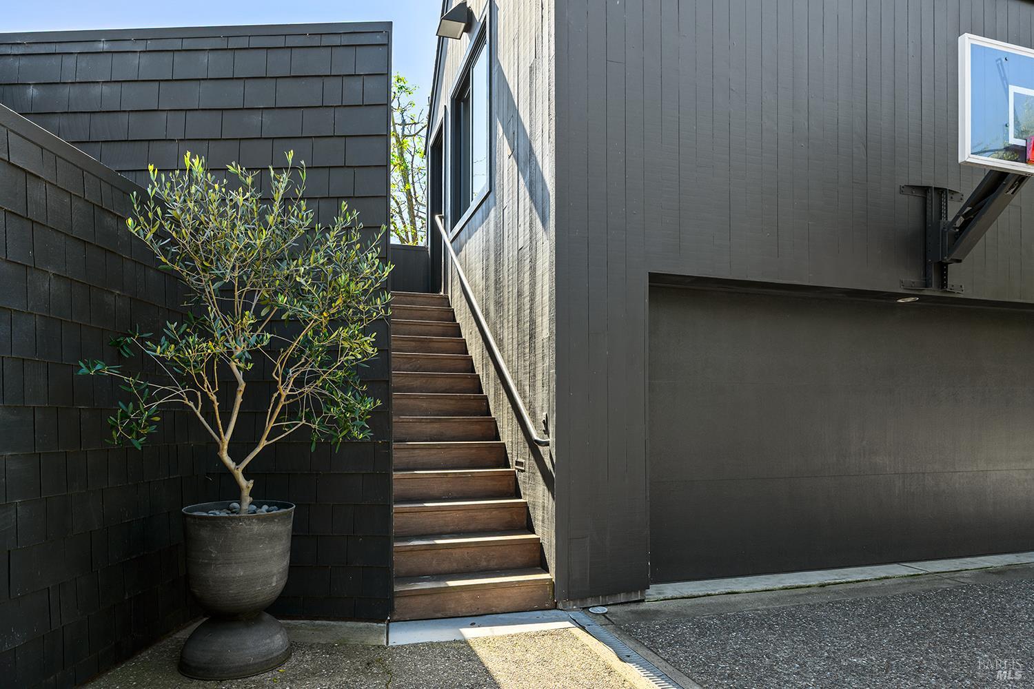 Detail Gallery Image 56 of 69 For 8 Mariposa Ct, Tiburon,  CA 94920 - 4 Beds | 5/2 Baths