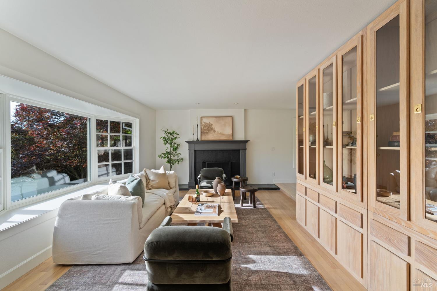 Detail Gallery Image 3 of 58 For 21 Hillside Ave, Kentfield,  CA 94904 - 5 Beds | 3/1 Baths