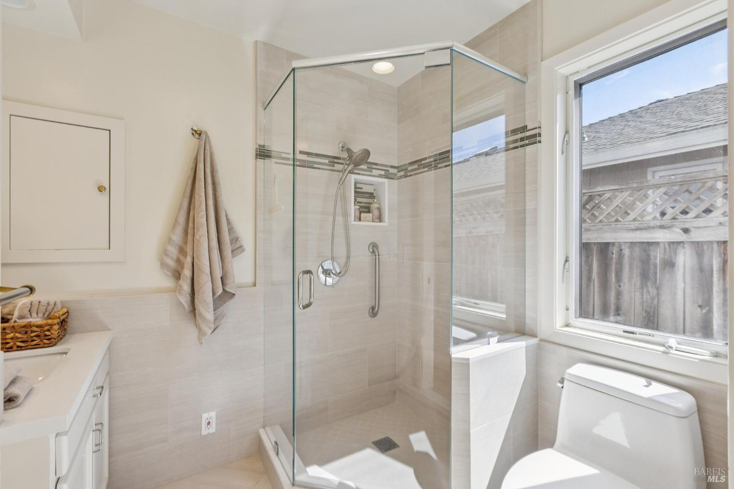 Detail Gallery Image 30 of 62 For 85 Berens Dr, Kentfield,  CA 94904 - 3 Beds | 2 Baths