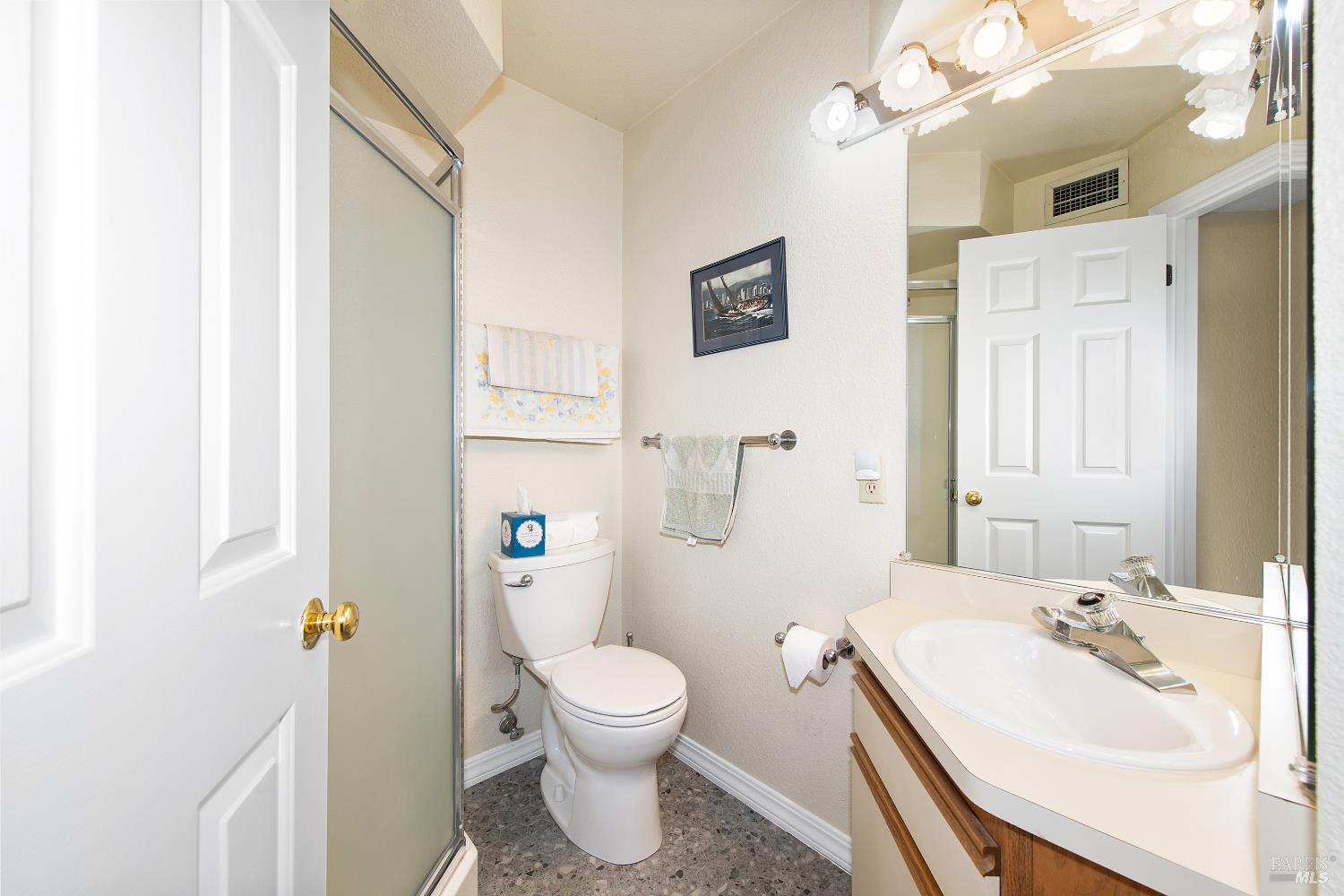 Detail Gallery Image 5 of 18 For 4 Ash Ave #15,  Kentfield,  CA 94904 - 2 Beds | 2 Baths