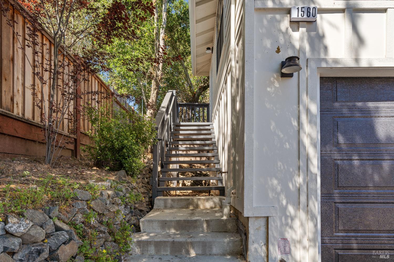 Detail Gallery Image 9 of 13 For 1560 Laurel Ln, Healdsburg,  CA 95448 - 5 Beds | 3/1 Baths