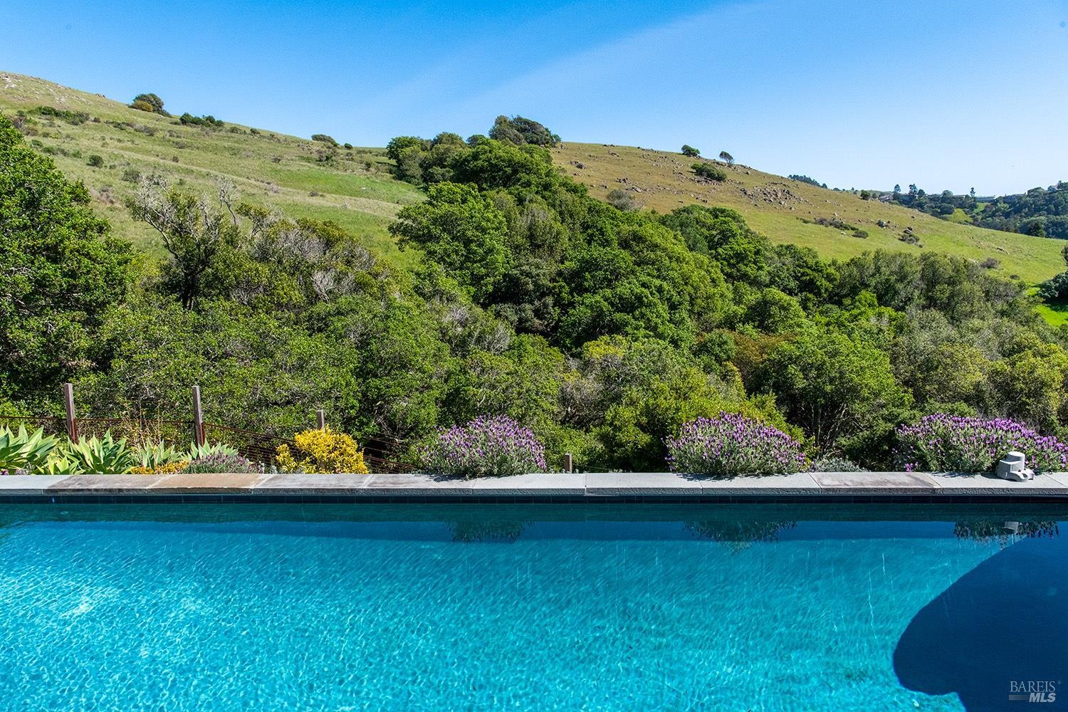 Detail Gallery Image 55 of 69 For 8 Mariposa Ct, Tiburon,  CA 94920 - 4 Beds | 5/2 Baths