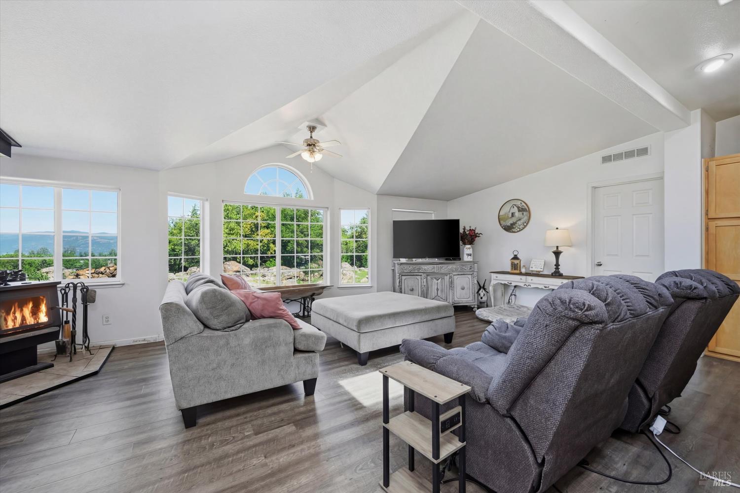 Detail Gallery Image 12 of 31 For 10052 Monte Cristo Dr, Kelseyville,  CA 95451 - 4 Beds | 2 Baths