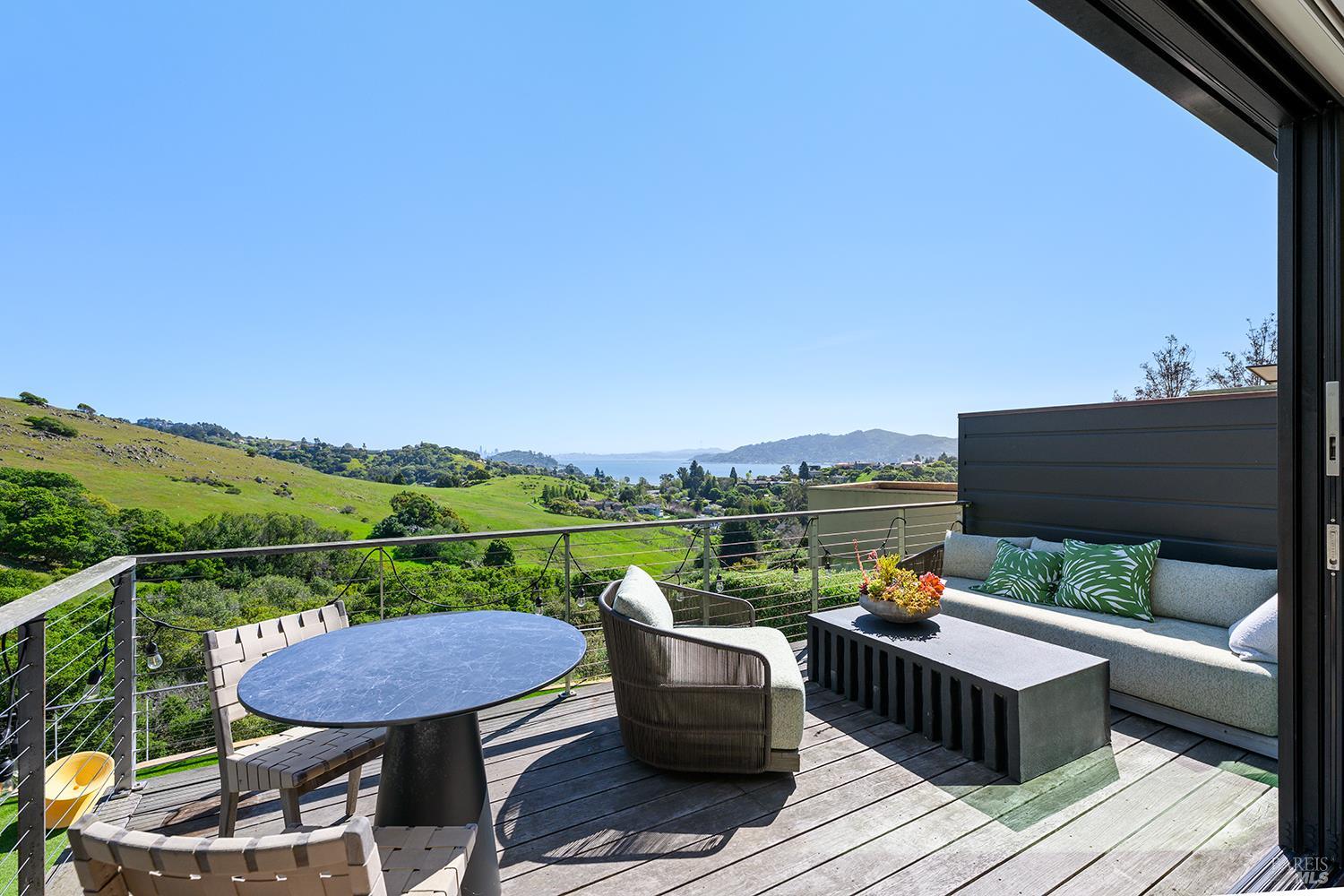 Detail Gallery Image 26 of 69 For 8 Mariposa Ct, Tiburon,  CA 94920 - 4 Beds | 5/2 Baths