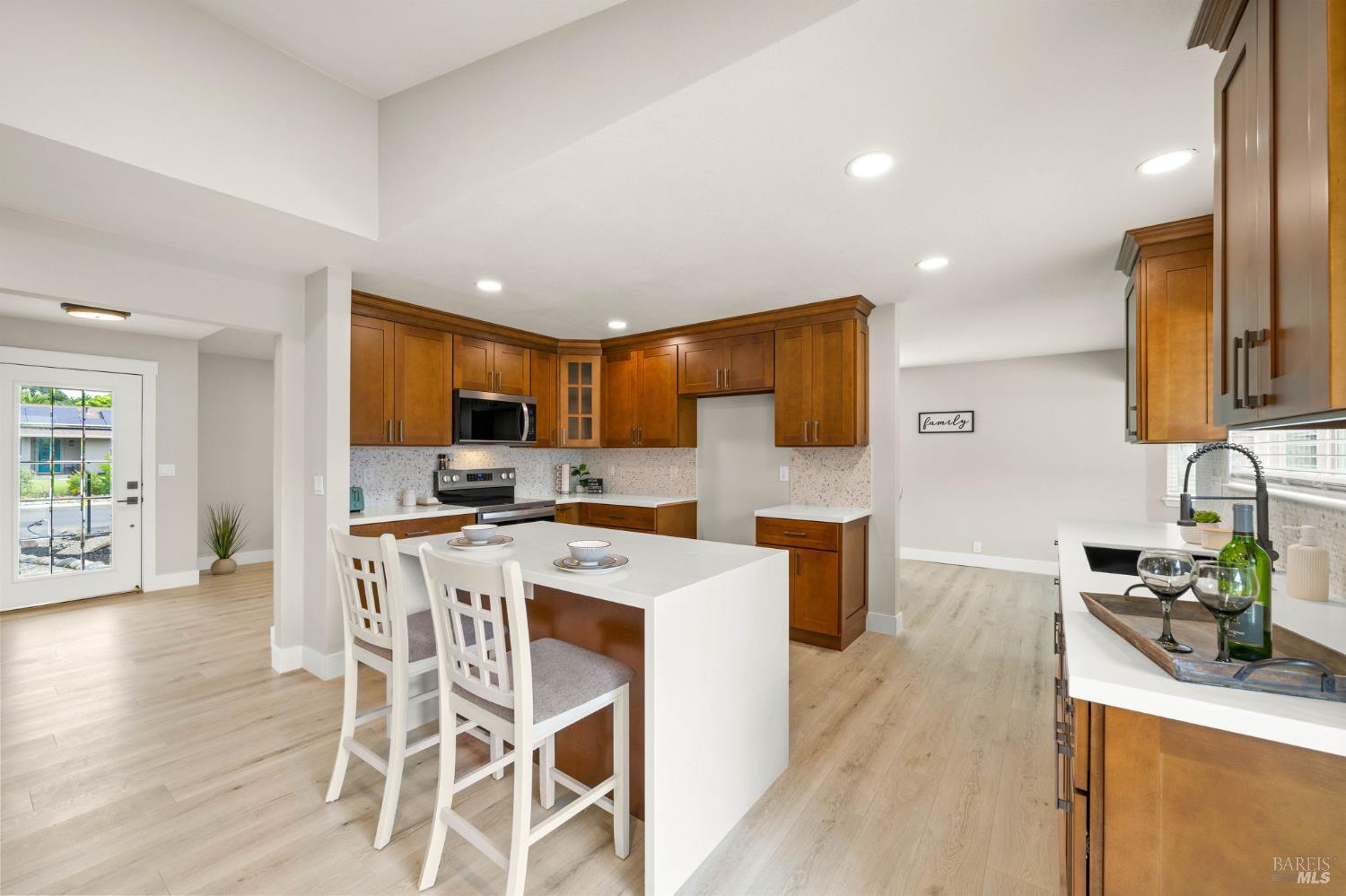 Detail Gallery Image 10 of 44 For 172 Salinas Dr, Vacaville,  CA 95688 - 4 Beds | 2 Baths