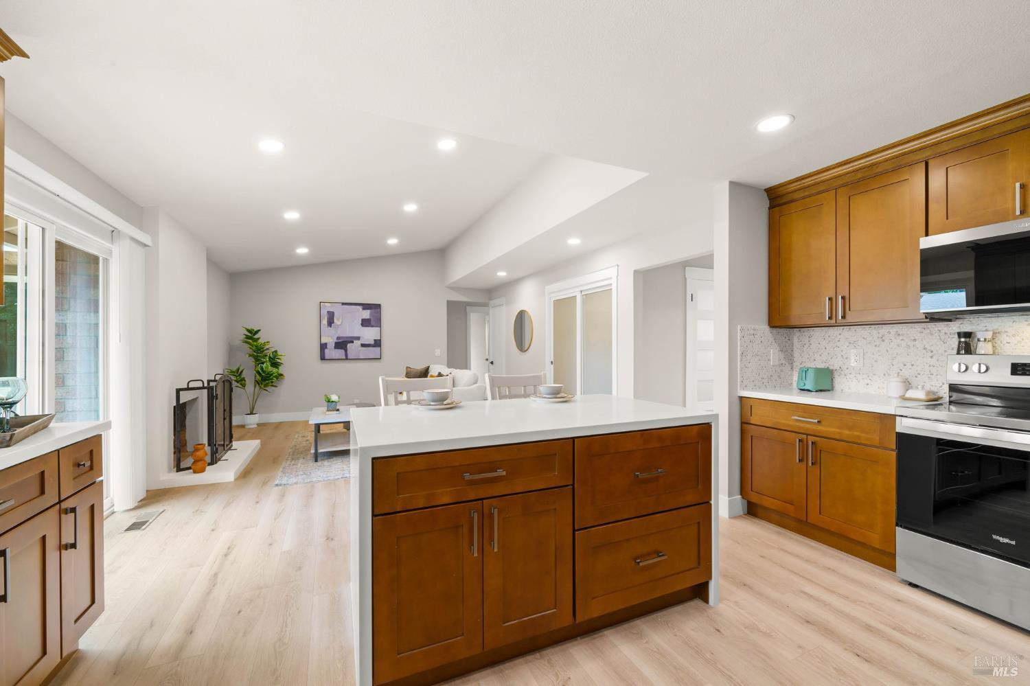 Detail Gallery Image 14 of 44 For 172 Salinas Dr, Vacaville,  CA 95688 - 4 Beds | 2 Baths