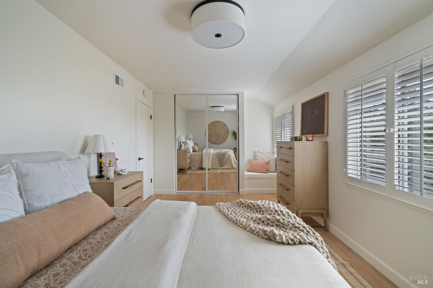 Detail Gallery Image 34 of 58 For 21 Hillside Ave, Kentfield,  CA 94904 - 5 Beds | 3/1 Baths