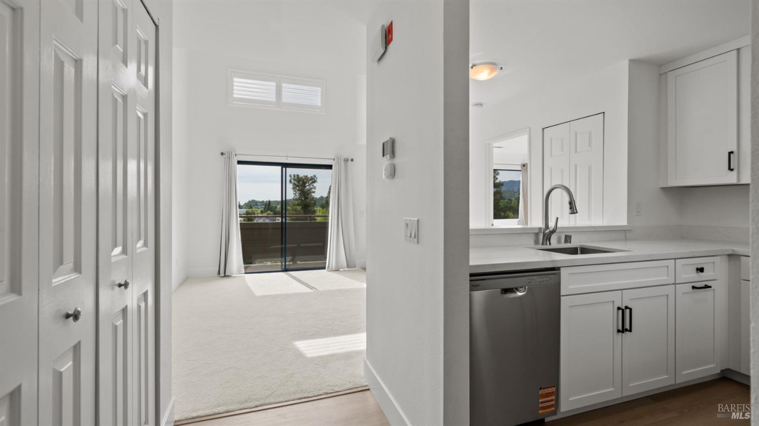 Detail Gallery Image 4 of 19 For 302 Mariner Way, Novato,  CA 94945 - 1 Beds | 1 Baths