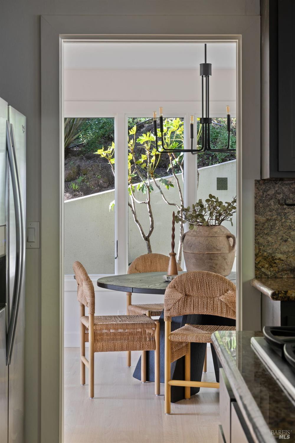 Detail Gallery Image 10 of 58 For 21 Hillside Ave, Kentfield,  CA 94904 - 5 Beds | 3/1 Baths