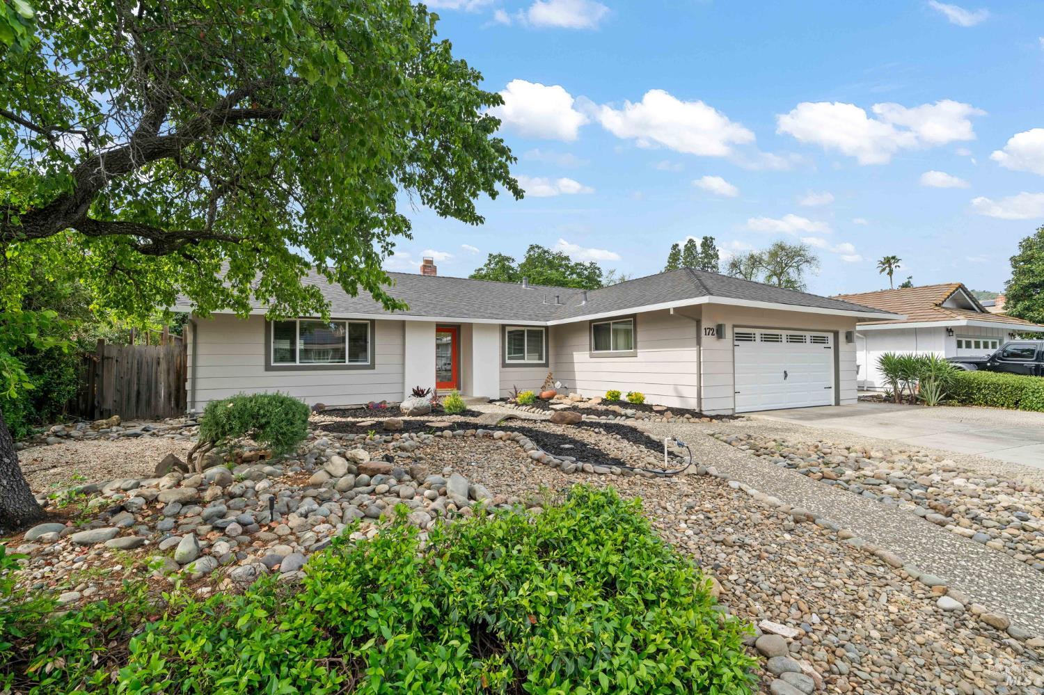 Detail Gallery Image 3 of 44 For 172 Salinas Dr, Vacaville,  CA 95688 - 4 Beds | 2 Baths