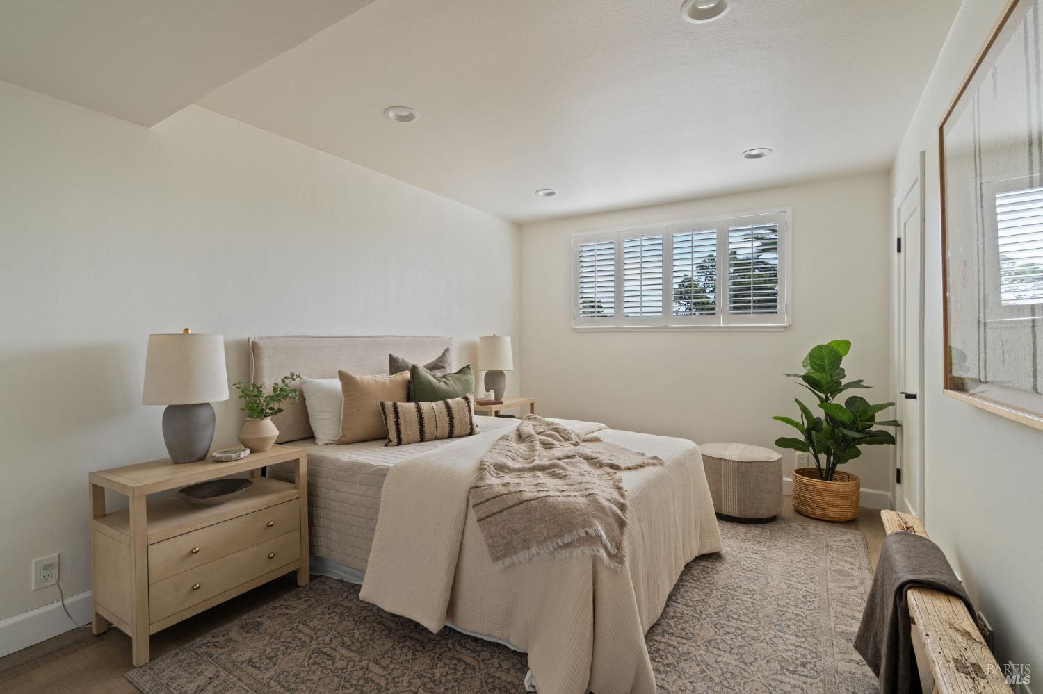 Detail Gallery Image 25 of 58 For 21 Hillside Ave, Kentfield,  CA 94904 - 5 Beds | 3/1 Baths