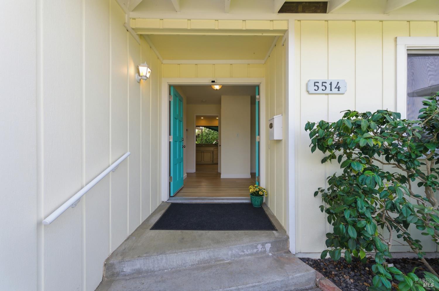 Detail Gallery Image 4 of 34 For 5514 Mulberry Dr, Santa Rosa,  CA 95409 - 4 Beds | 2 Baths