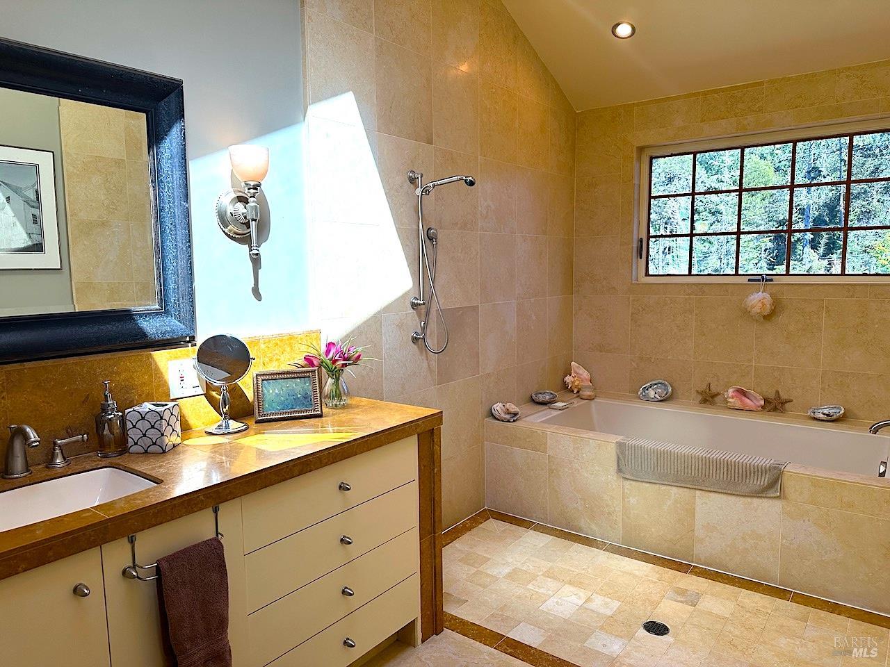 Detail Gallery Image 20 of 27 For 10360 Gary Ln, Mendocino,  CA 95460 - 2 Beds | 1/1 Baths