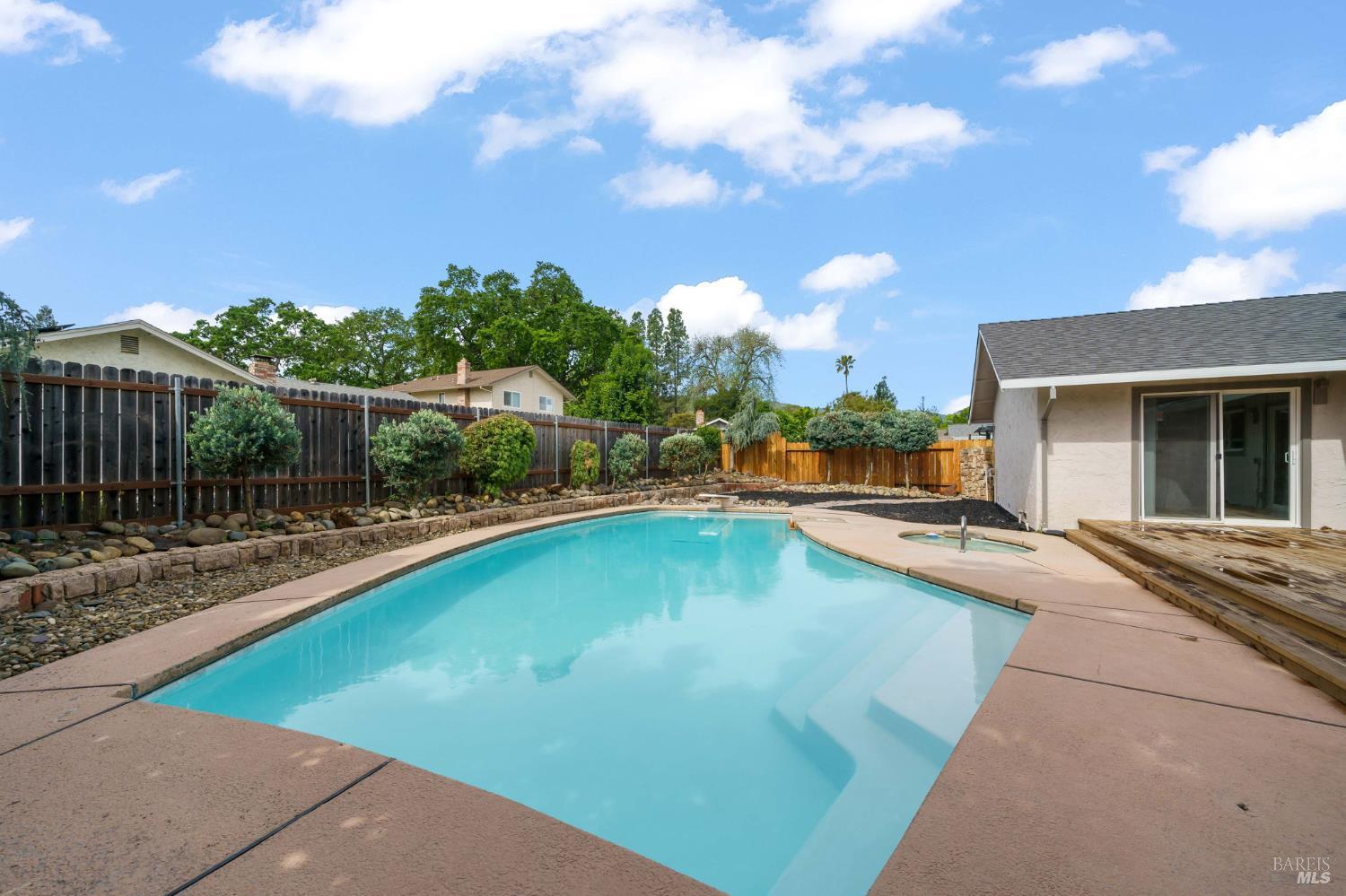 Detail Gallery Image 33 of 44 For 172 Salinas Dr, Vacaville,  CA 95688 - 4 Beds | 2 Baths