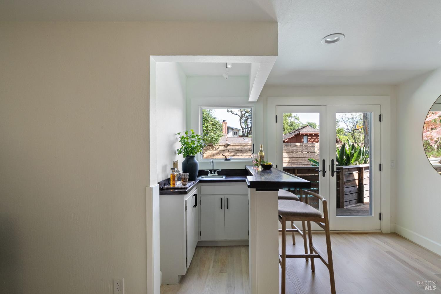 Detail Gallery Image 23 of 58 For 21 Hillside Ave, Kentfield,  CA 94904 - 5 Beds | 3/1 Baths