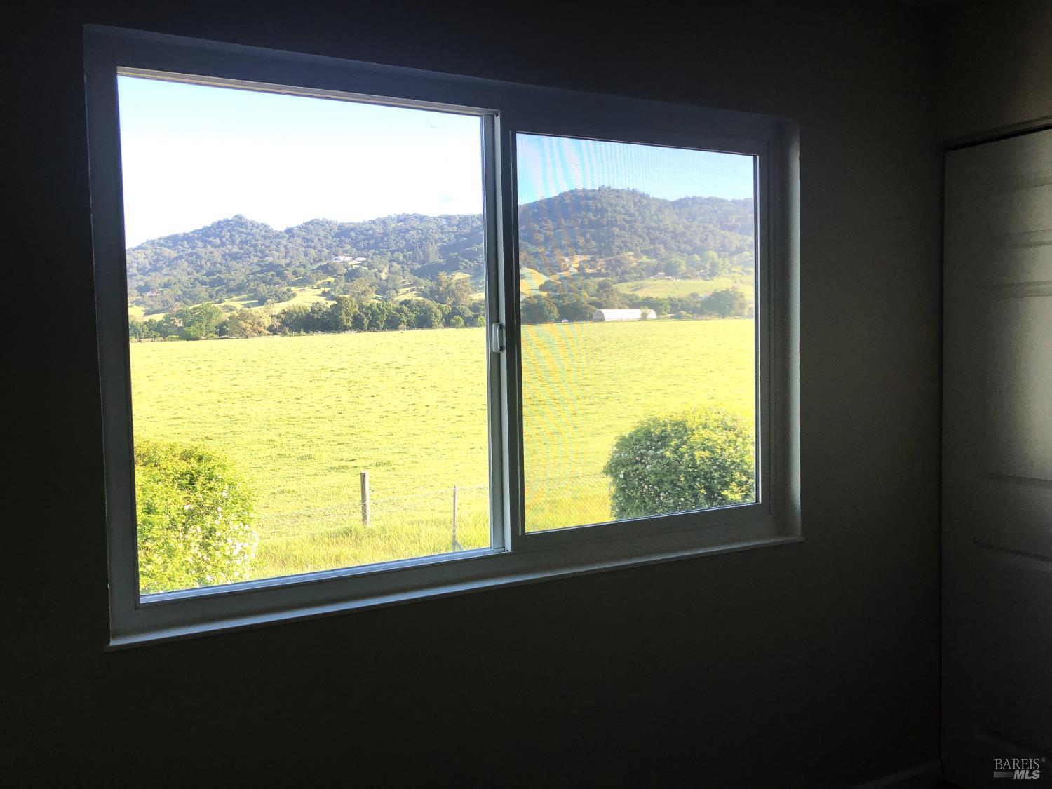 Detail Gallery Image 19 of 24 For 1508 Gladstone Way, Rohnert Park,  CA 94928 - 4 Beds | 2 Baths