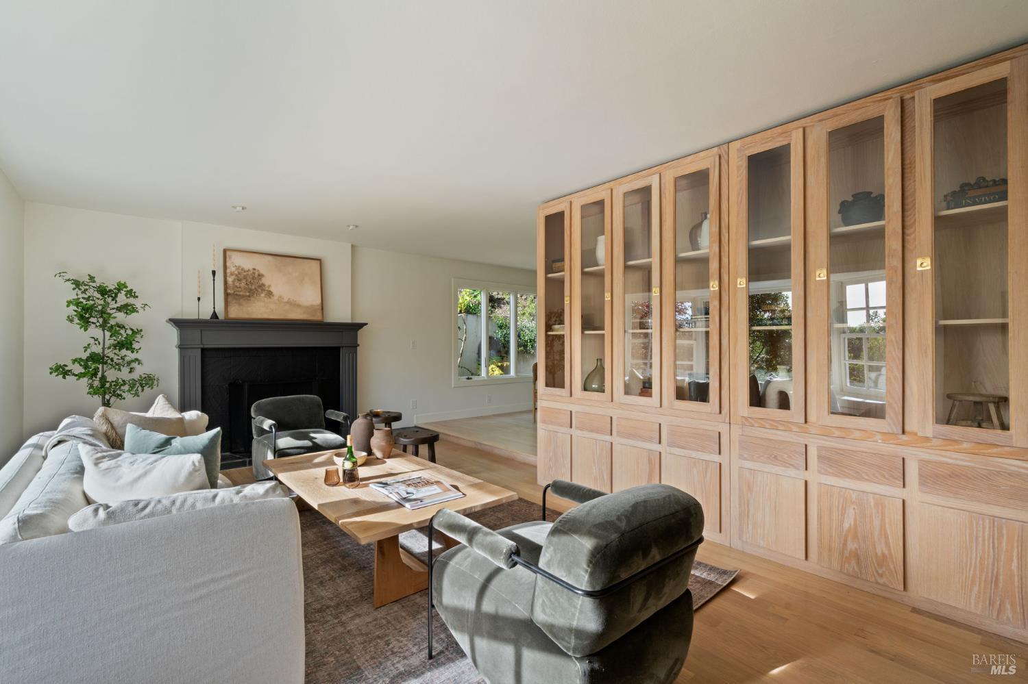 Detail Gallery Image 4 of 58 For 21 Hillside Ave, Kentfield,  CA 94904 - 5 Beds | 3/1 Baths