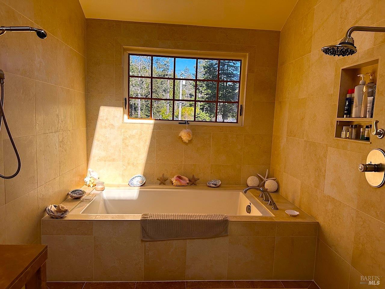 Detail Gallery Image 7 of 27 For 10360 Gary Ln, Mendocino,  CA 95460 - 2 Beds | 1/1 Baths