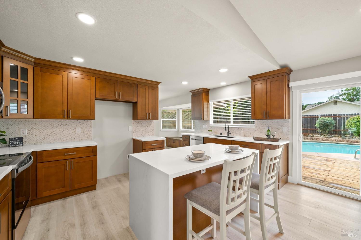 Detail Gallery Image 11 of 44 For 172 Salinas Dr, Vacaville,  CA 95688 - 4 Beds | 2 Baths